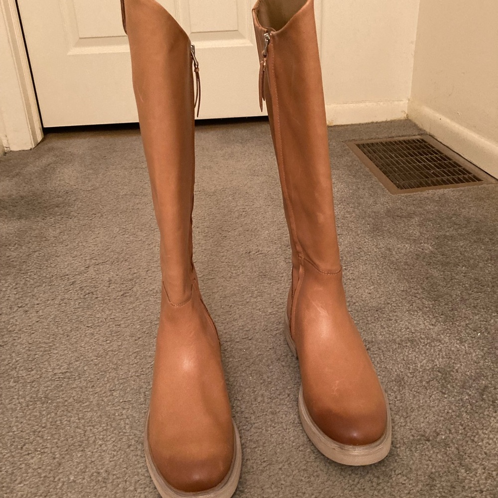 Woman’s Sam Edelman 8 1/2 boot